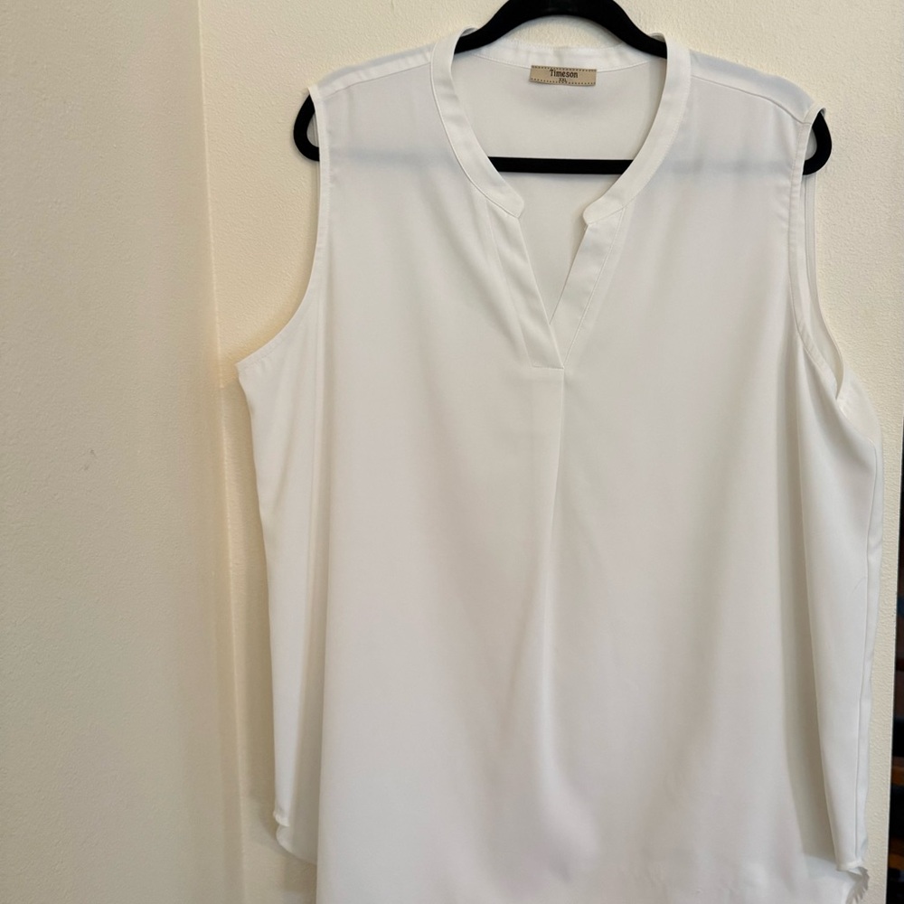 Chic White Sleeveless Blouse